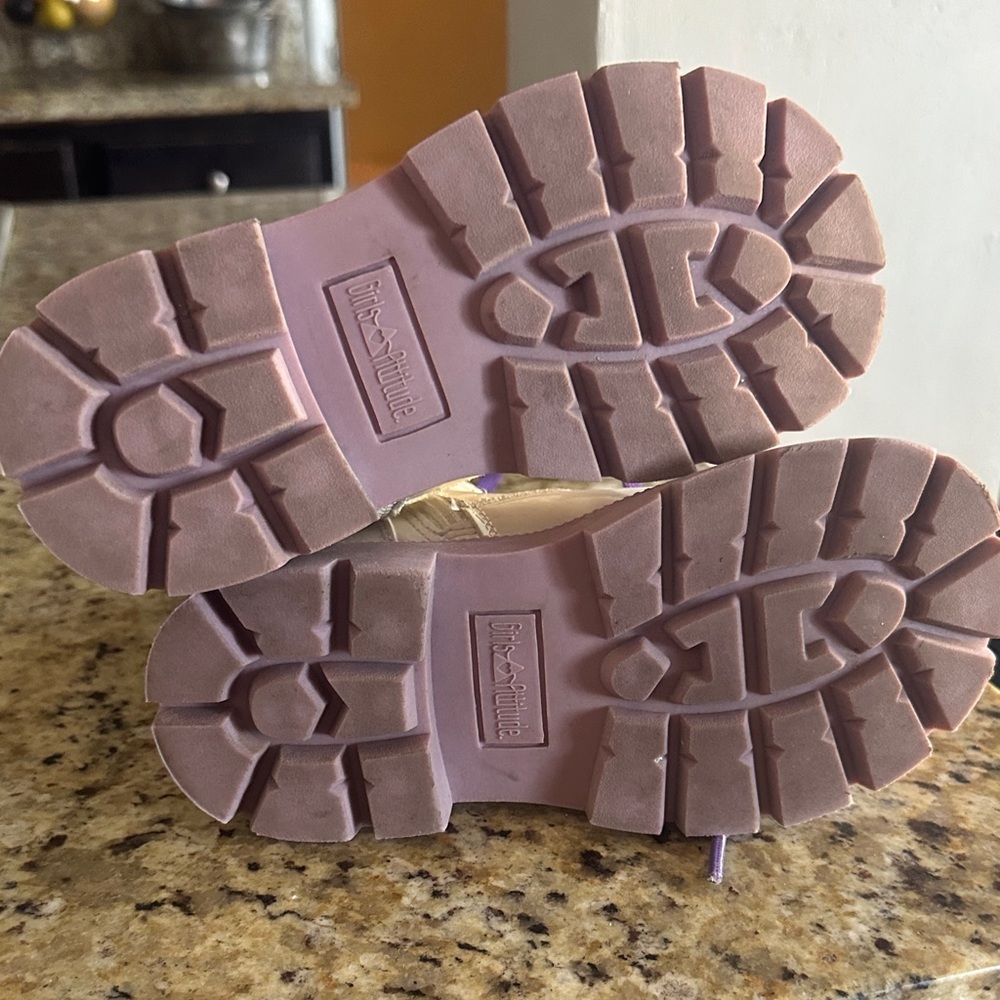 Charming Kids' Cream and Purple Boots with Floral Details - Picture 4 of 6